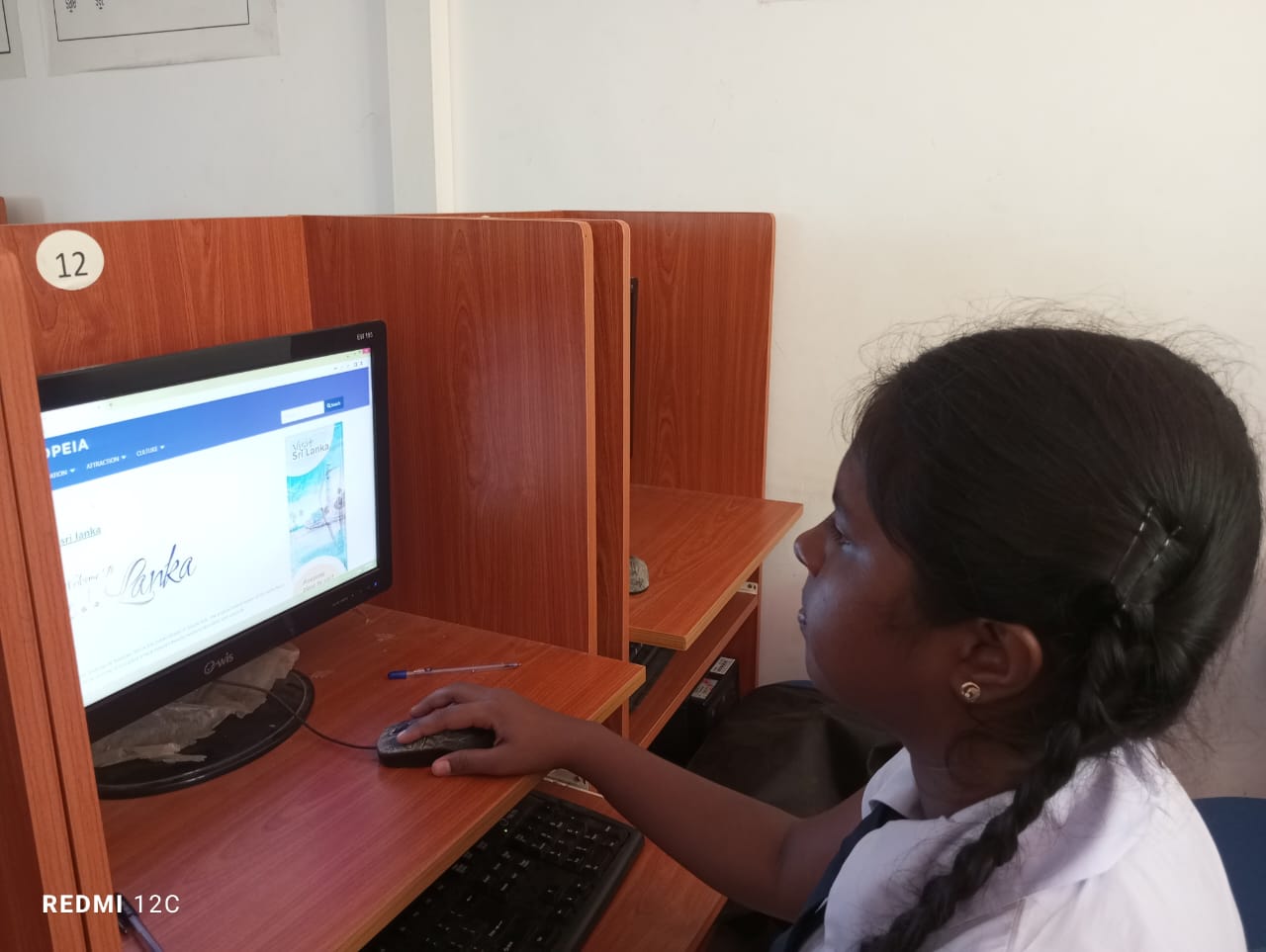 අප පාසල තුල වෙබ් සංවර්ධන කණ්ඩායමේ සාමාජික/සාමාජිකාවන් 10 ක් සිටි.  සයිබර් ලොවට පියාපත් වැඩසටහනට අදාල සිසු සිසුවියන් සක්‍රීයව සහභාගී වූ අතර පාසලේ වෙබ් අඩවිය නිර්මාණය සදහා ද සියළුම දෙනා සක්‍රීයව සම්බන්ධ විය.